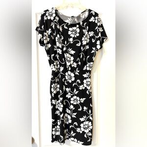 Ann Taylor dress Medium black white floral slinky mid dolman sleeves spring